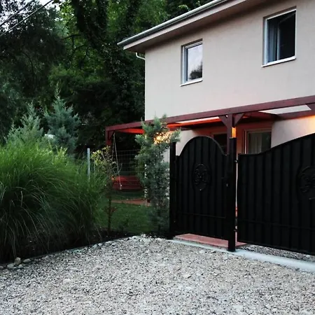 Peaceful Designer 50 Meters From Balaton, Ideal For Families Vakantiehuis