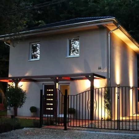 Peaceful Designer 50 Meters From Balaton, Ideal For Families Vakantiehuis