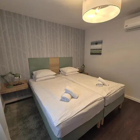 Peaceful Designer 50 Meters From Balaton, Ideal For Families 別荘 バラトンアカラッチャ