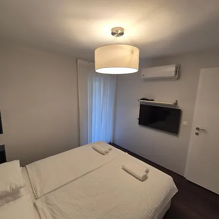 Peaceful Designer 50 Meters From Balaton, Ideal For Families 別荘 バラトンアカラッチャ